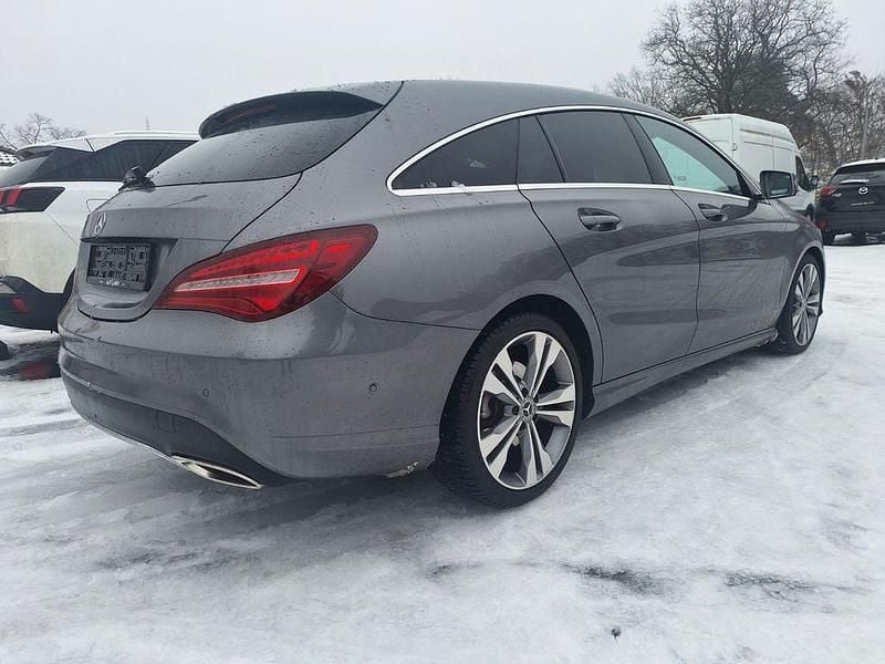 Gebraucht Mercedes CLA200 Shooting Brake 156 PS (114 kW) 2019 Grau Kombi