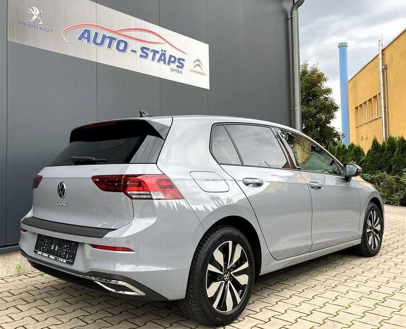 Gebraucht VW Golf VIII Move 150 PS (110 kW) 2023 Grau Limousine