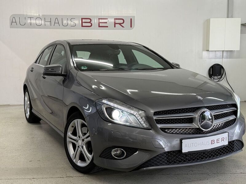 Grau Gebraucht 2013 Mercedes A200 Urban Limousine | 10.999 € (Fairer Preis) - Bild 1/4