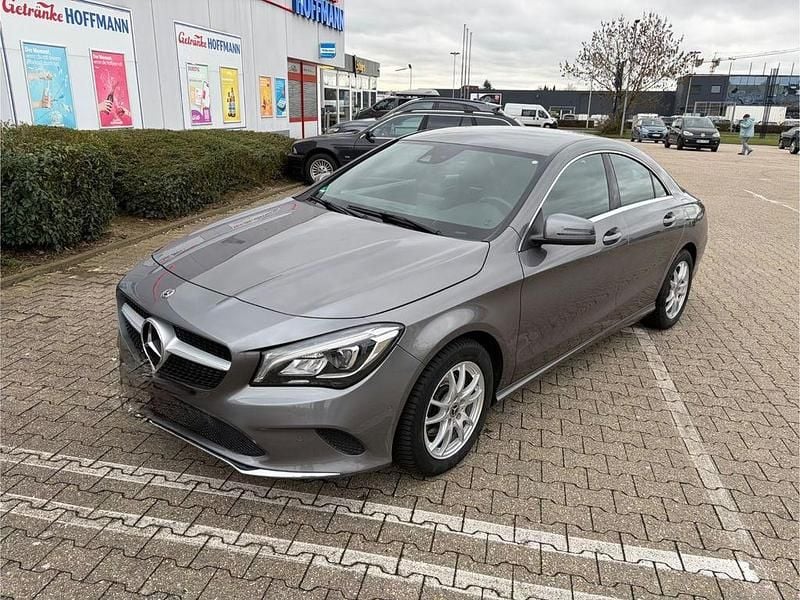 Grau Gebraucht 2017 Mercedes CLA220 Edition Limousine | 18.500 € (Guter Preis) - Bild 1/4