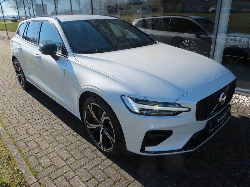 Neu Volvo V60 Plus 197 PS (144 kW) 2026 Weiß Kombi