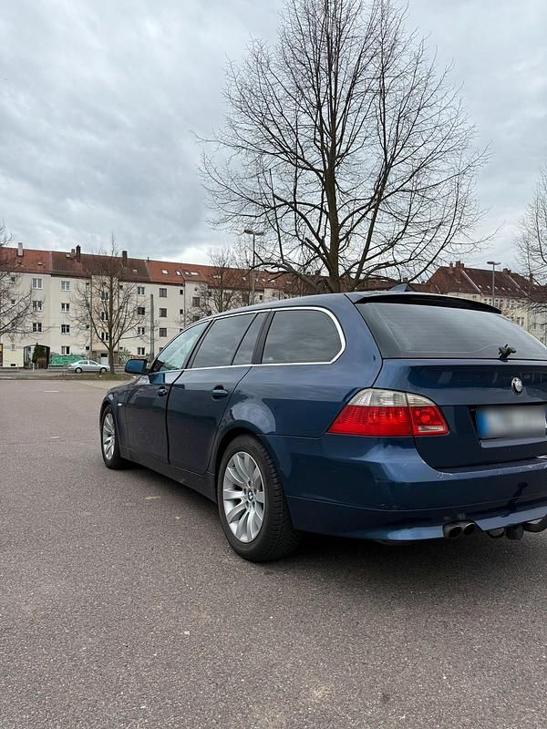 Gebraucht BMW 525 177 PS (130 kW) 2004 Blau Kombi
