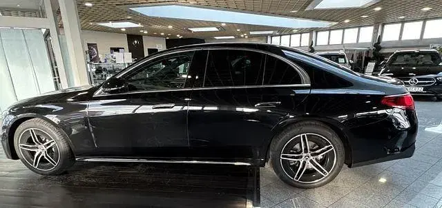 Gebraucht Mercedes E220 Advanced 197 PS (144 kW) 2025 Schwarz  unilack Limousine