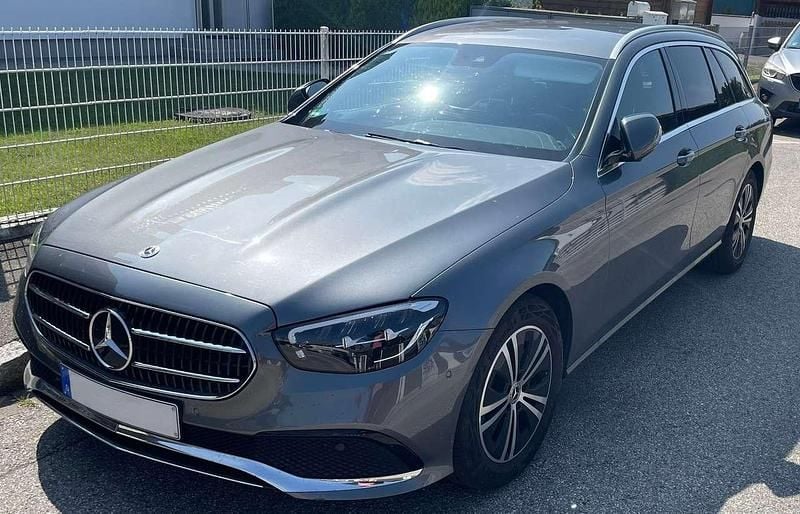 Grau Gebraucht 2022 Mercedes E220 Exclusive Kombi | 35.800 € (Guter Preis) - Bild 1/4