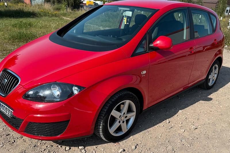 Rot Gebraucht 2009 Seat Altea Van / Kleinbus | 4.900 € (Fairer Preis) - Bild 1/4