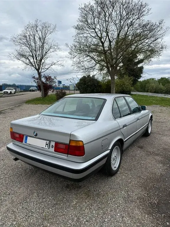 Gebraucht BMW 520 129 PS (94 kW) 1990 Silber Limousine