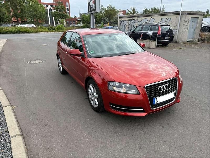 Gebraucht Audi A3 Ambiente 125 PS (91 kW) 2011 Rot Kleinwagen