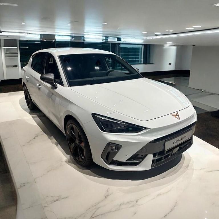Weiß Neu 2025 Cupra Leon Limousine | 31.990 € (Superpreis) - Bild 1/4
