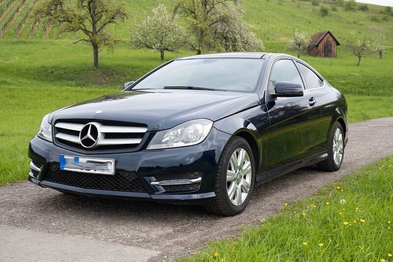 Blau Gebraucht 2013 Mercedes C250 Coupé | 9.999 € (Guter Preis) - Bild 1/4