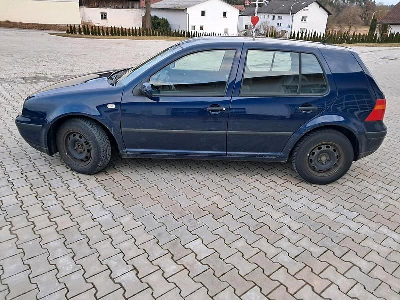 Gebraucht VW Golf IV 104 PS (76 kW) 2000 Blau Kleinwagen