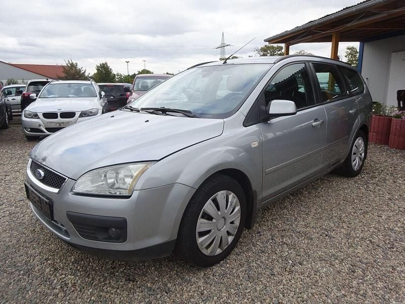 Gebraucht Ford Focus Ghia 116 PS (85 kW) 2005 Grau Kombi