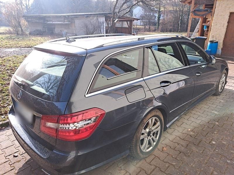 Gebraucht Mercedes E220 Avantgarde 170 PS (125 kW) 2012 Schwarz Kombi