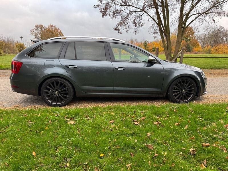 Usado Skoda Octavia RS 150 HP (110 kW) 2016 Cinzento Carrinha