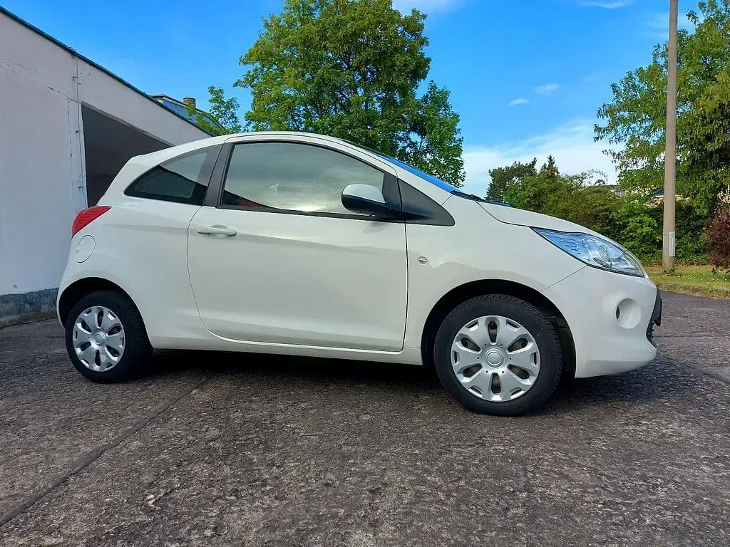 Gebraucht Ford Ka Cool & Sound Edition 69 PS (50 kW) 2016 Weiß Kleinwagen