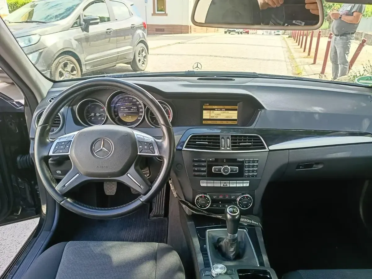 Gebraucht Mercedes C220 170 PS (125 kW) 2012 Schwarz Limousine