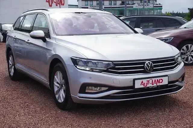 Gebraucht VW Passat 150 PS (110 kW) 2021 Reflexsilber metallic Kombi