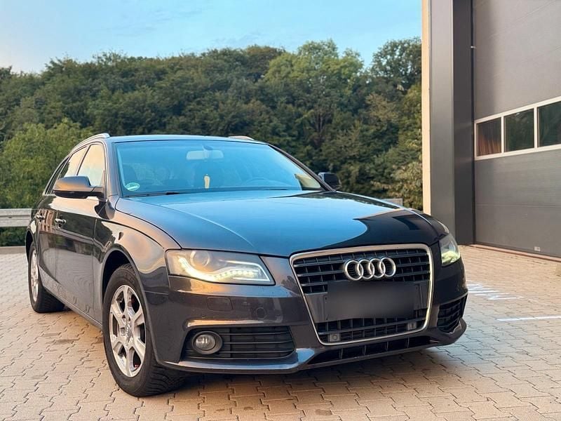 Grau Gebraucht 2011 Audi A4 Kombi | 5.700 € (Guter Preis) - Bild 1/4