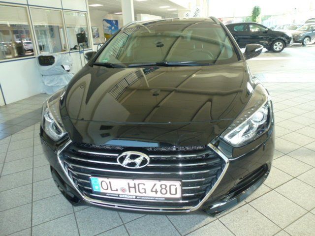 Gebraucht Hyundai i40 Premium 141 PS (103 kW) 2017 Schwarz metallic Kombi