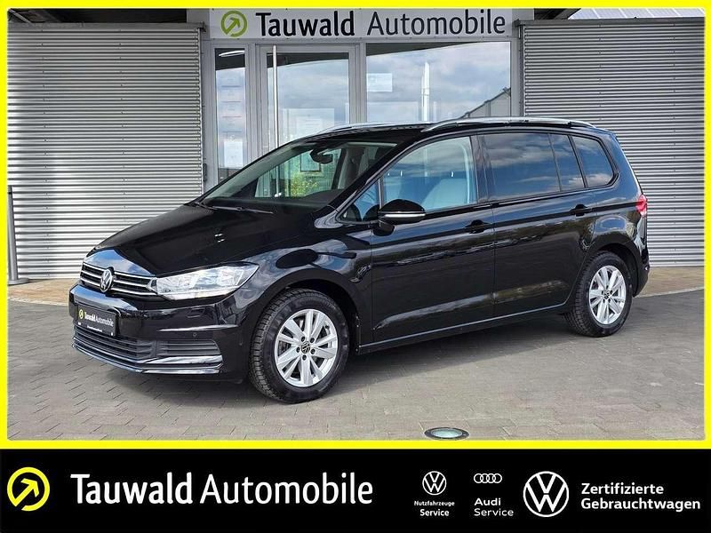 Schwarz Gebraucht 2024 VW Touran Comfortline Van / Kleinbus | 35.940 € (Etwas zu teuer) - Bild 1/4