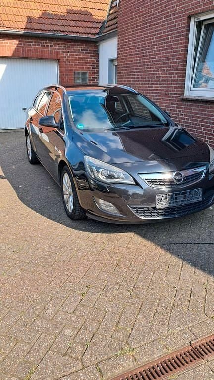 Schwarz Gebraucht 2012 Opel Astra Edition Kombi | 3.150 € (Superpreis) - Bild 1/4