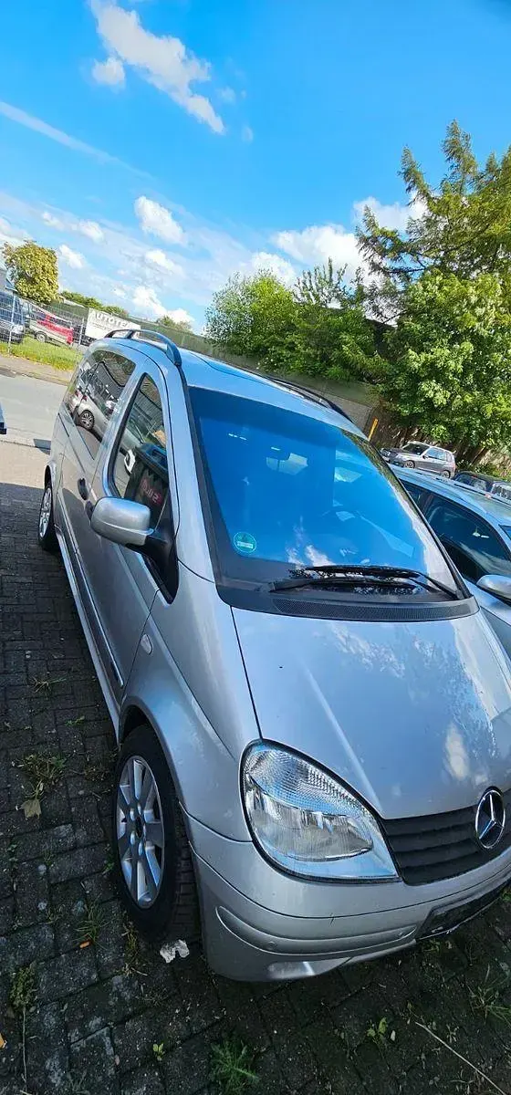 Gebraucht Mercedes Vaneo 125 PS (91 kW) 2003 Silber Van / Kleinbus