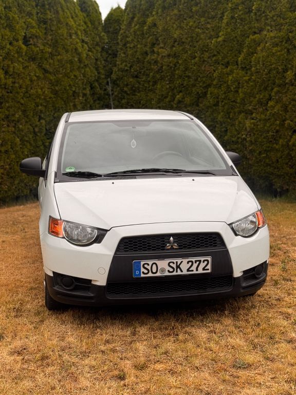 Weiß Gebraucht 2009 Mitsubishi Colt Limousine | 4.900 € (Etwas zu teuer) - Bild 1/4