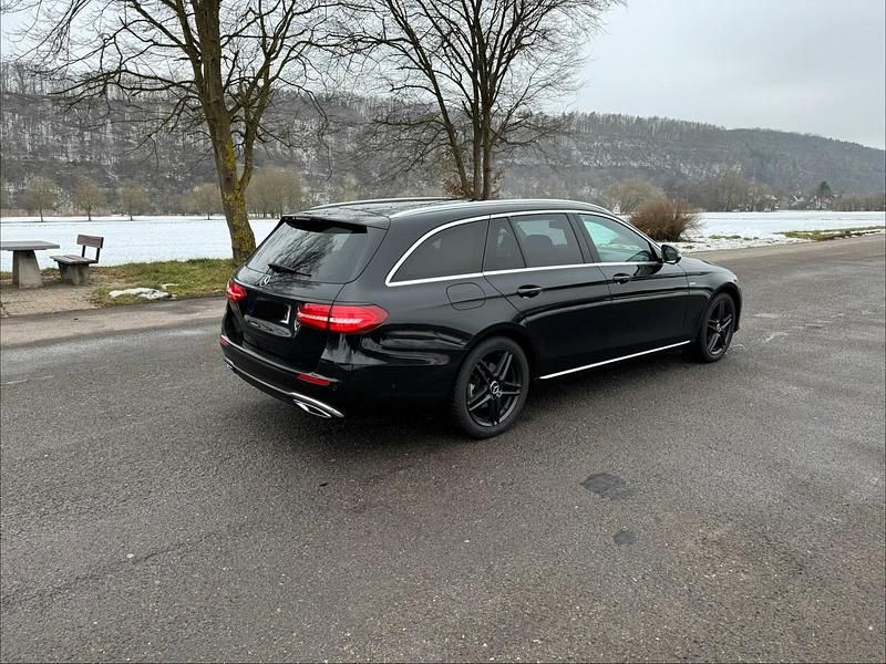 Gebraucht Mercedes E220 194 PS (142 kW) 2016 Schwarz Kombi