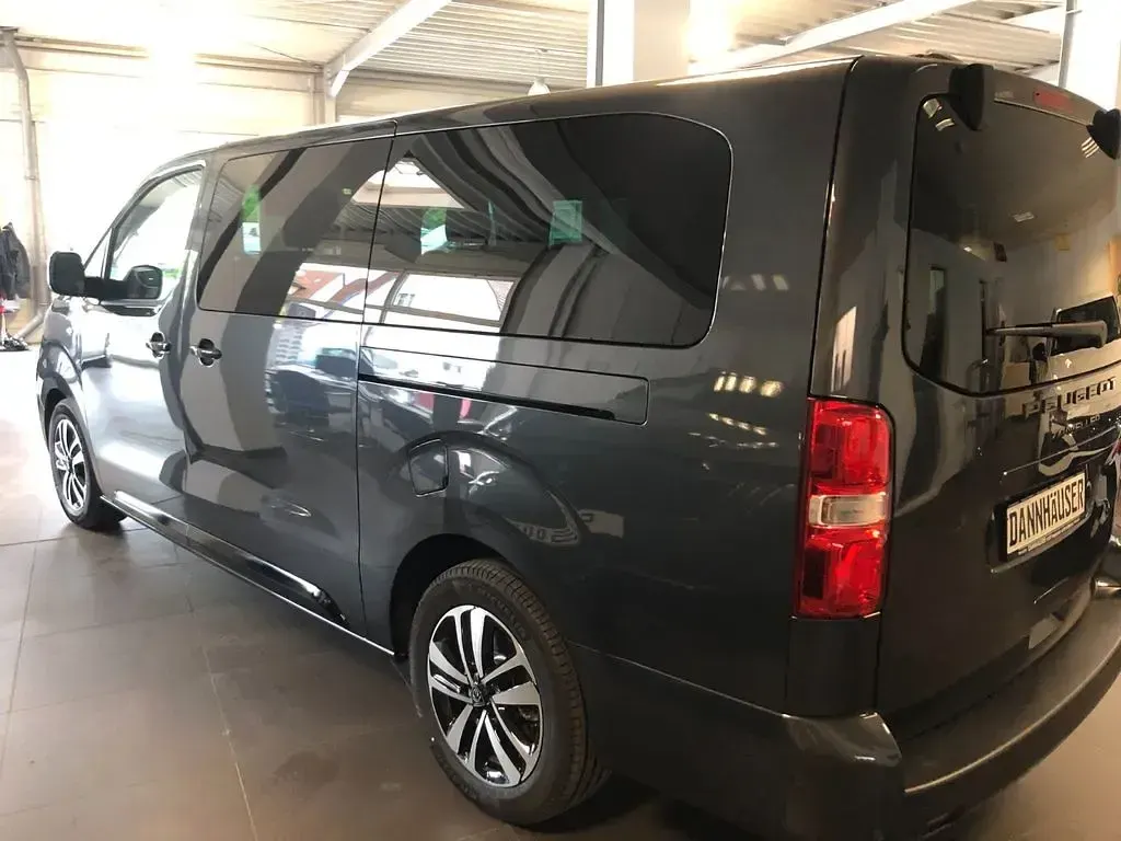 Neu Peugeot Traveller Active 179 PS (131 kW) 2026 Grau Van / Kleinbus