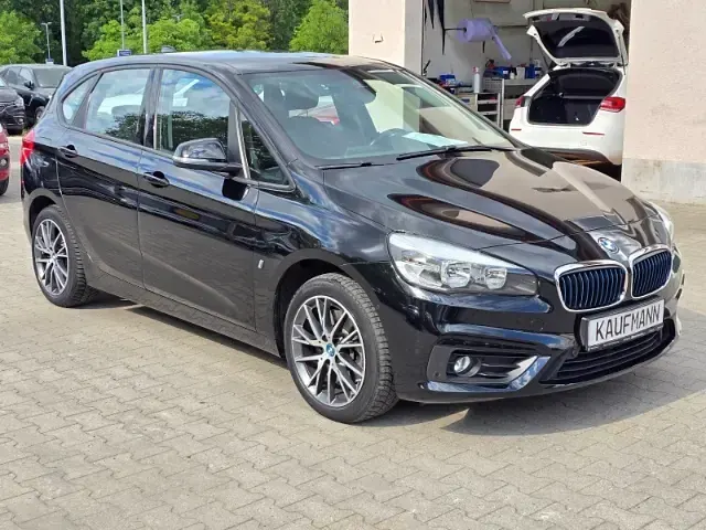 Używany BMW 225 Active Tourer Advantage 224 KM (164 kW) 2017 Czarny Minivan