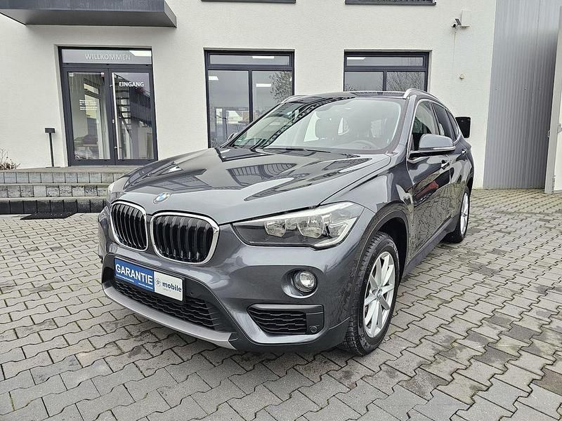 Grau Gebraucht 2018 BMW X1 SUV | 12.990 € (Fairer Preis) - Bild 1/4