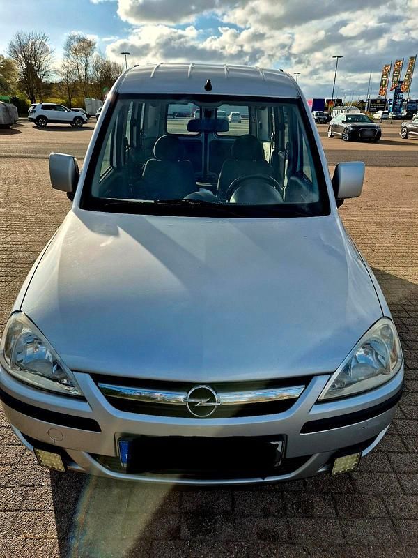 Second-hand Opel Combo 70 CP (51 kW) 2005 Argintiu Monovolum