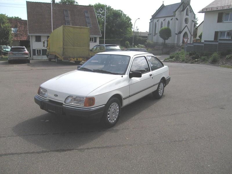 Weiß Gebraucht 1987 Ford Sierra Limousine | 8.900 € - Bild 1/4