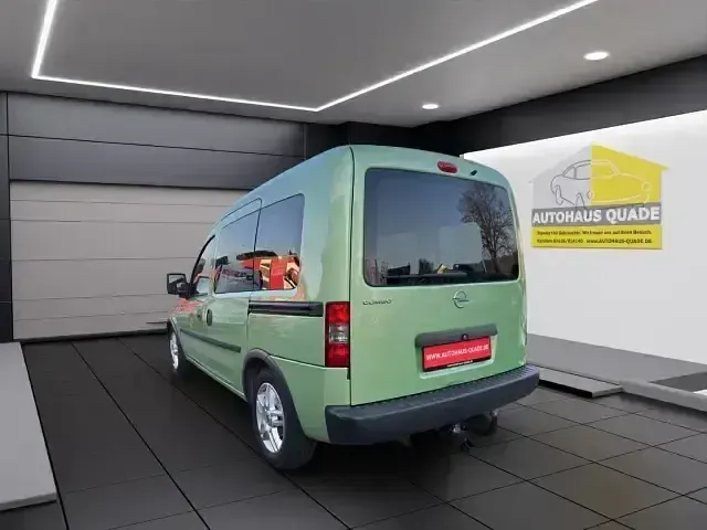 Używany Opel Combo 90 KM (66 kW) 2010 Zielony Minivan