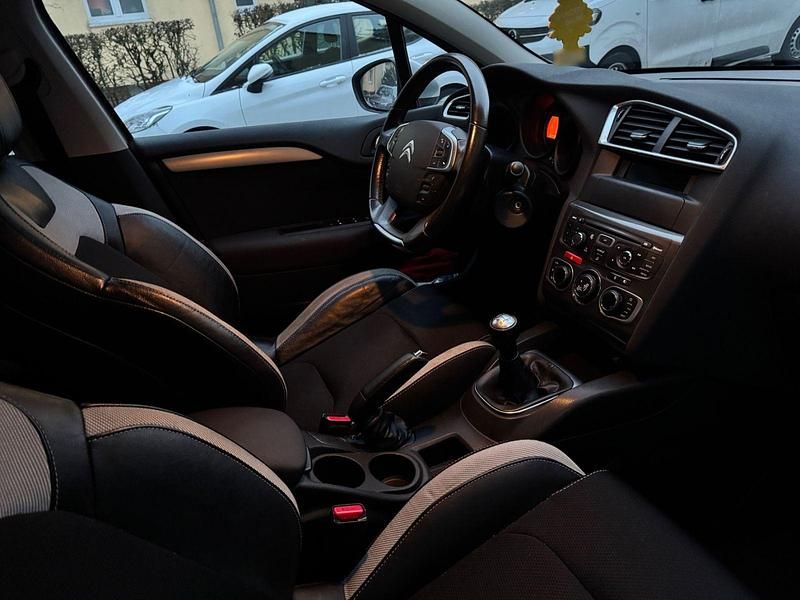 Gebraucht Citroën C4 SELECTION 120 PS (88 kW) 2012 Grau Limousine