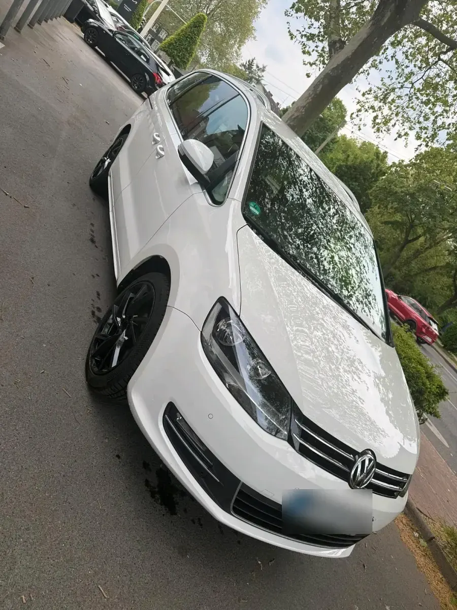 Second-hand VW Sharan 170 CP (125 kW) 2011 Alb Monovolum
