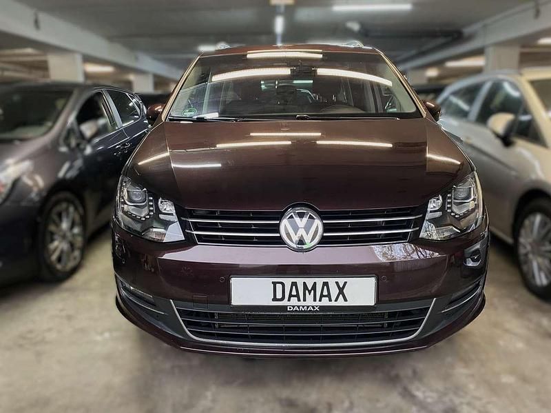 Gebraucht VW Sharan Highline 184 PS (135 kW) 2017 Crimson red metallic Van / Kleinbus