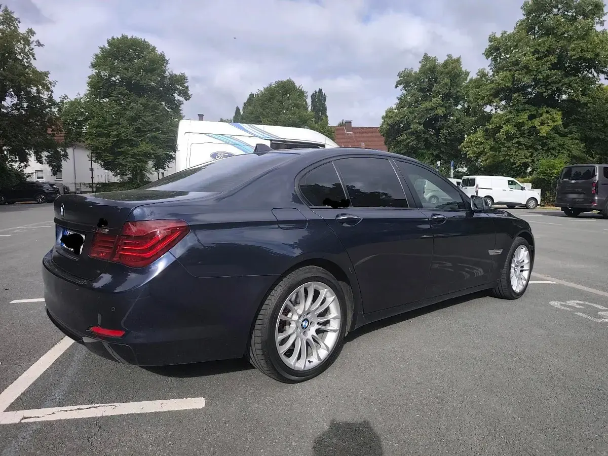 Gebraucht BMW 730 340 PS (250 kW) 2009 Blau Limousine