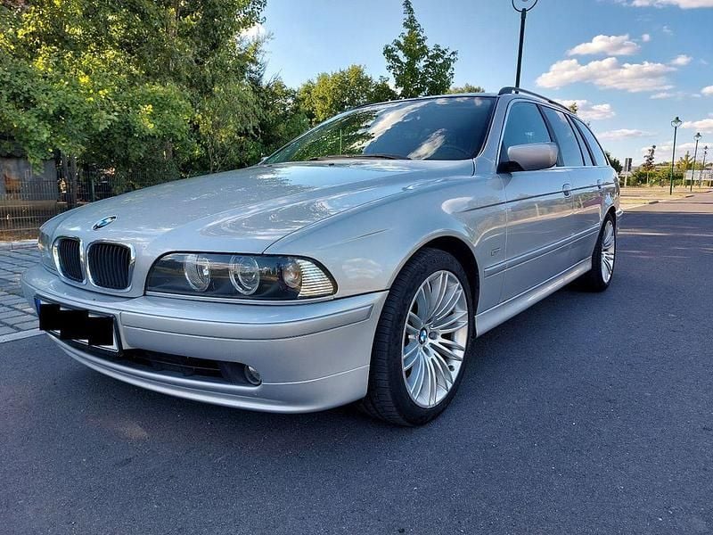 Silber Gebraucht 2002 BMW 520 Kombi | 3.500 € - Bild 1/4