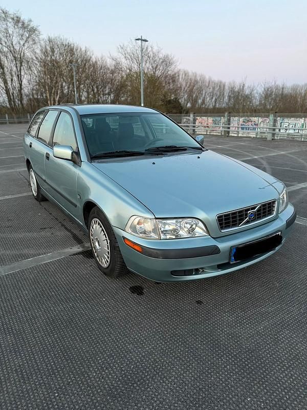 Second-hand Volvo V40 115 CP (84 kW) 2003 Albastru Break
