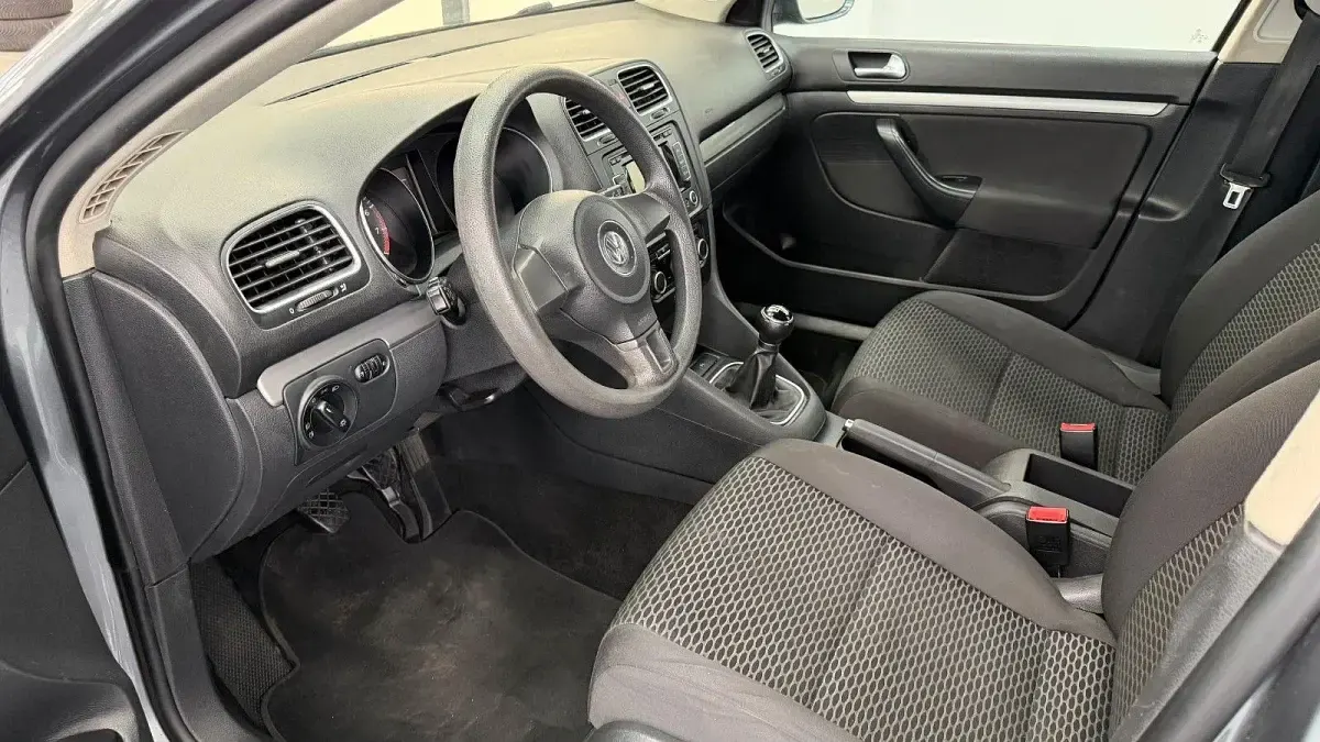 Second-hand VW Golf VII Trendline 105 CP (77 kW) 2012 Gri Break