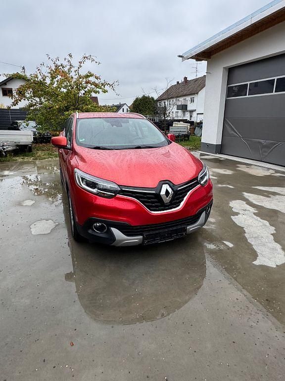 Rot Gebraucht 2015 Renault Kadjar Collection SUV | 10.300 € (Guter Preis) - Bild 1/4