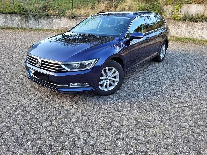 Blau Gebraucht 2018 VW Passat Comfortline Kombi | 11.501 € (Fairer Preis) - Bild 1/4