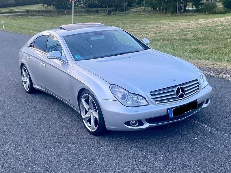 Silber Gebraucht 2005 Mercedes CLS320 Limousine | 8.350 € (Fairer Preis) - Bild 1/4