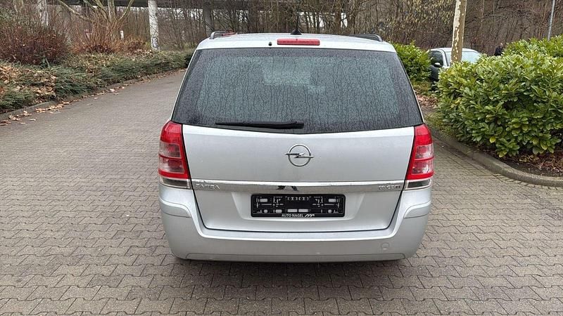 Gebraucht Opel Zafira Edition 150 PS (110 kW) 2008 Silber Van / Kleinbus
