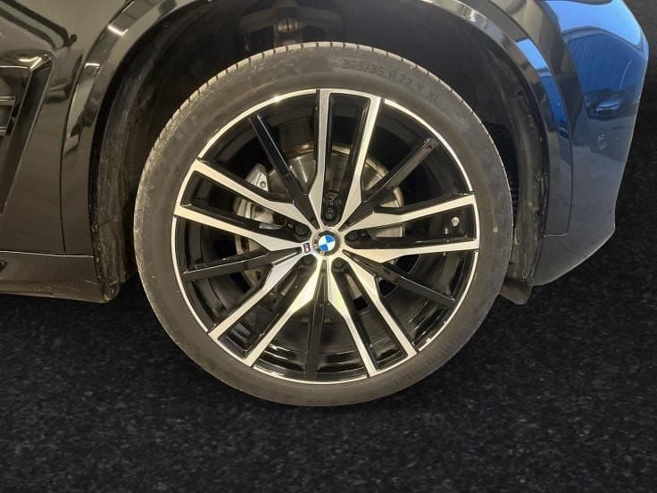 Gebraucht BMW X5 M Sport 298 PS (219 kW) 2024 Saphirschwarz SUV