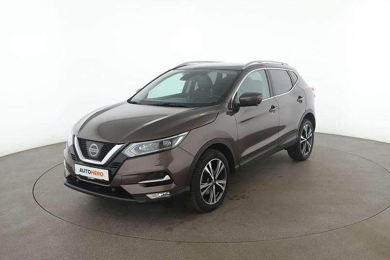 Braun Gebraucht 2017 Nissan Qashqai N-Connecta SUV | 16.830 € (Fairer Preis) - Bild 1/3