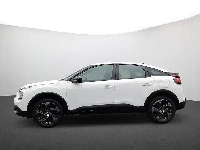 Używany Citroën C4 Feel 131 KM (96 kW) 2023 Biały Sedan/Limuzyna
