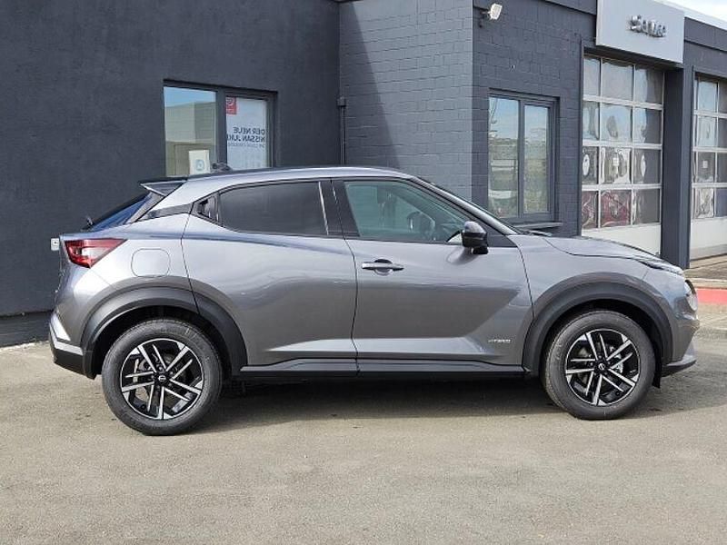 Neu Nissan Juke N-Connecta 143 PS (105 kW) 2025 Grau SUV