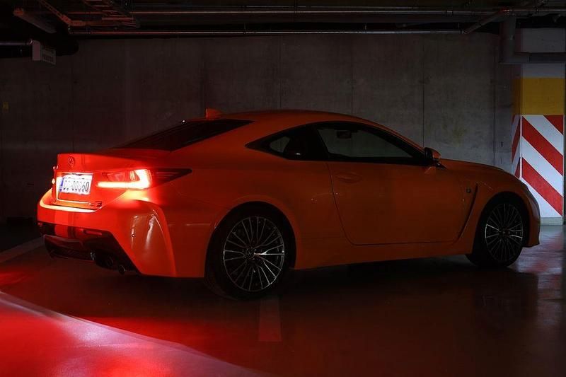 Orange Gebraucht 2015 Lexus RC F Coupé | 52.900 € - Bild 1/4