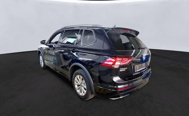 Gebraucht VW Tiguan Allspace R-line 199 PS (146 kW) 2021 Deep black perleffekt SUV